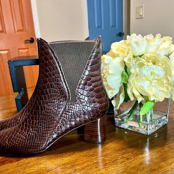 Brand New Donald J Pilner Dark Brown Croco-Embossed Leather Ankle Boots Size 8.5 - Picture 4 of 8
